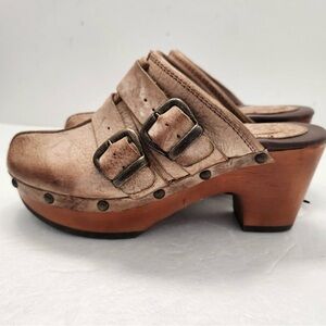 Ariat Clogs size 10B  style #10018745